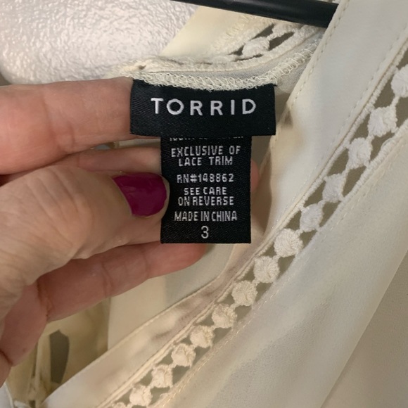 Torrid Short Sleeve Blouse - Picture 4 of 6